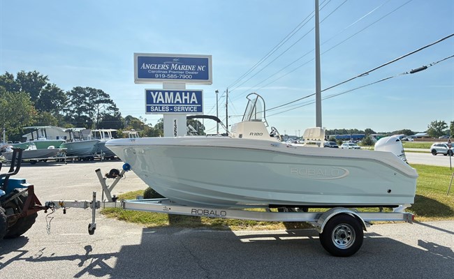 2027 Robalo R180 Ice Blue 
